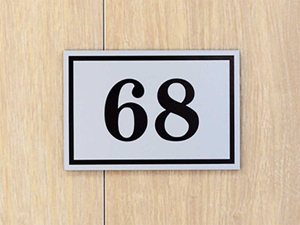 Табличка на дверь с номером кабинета