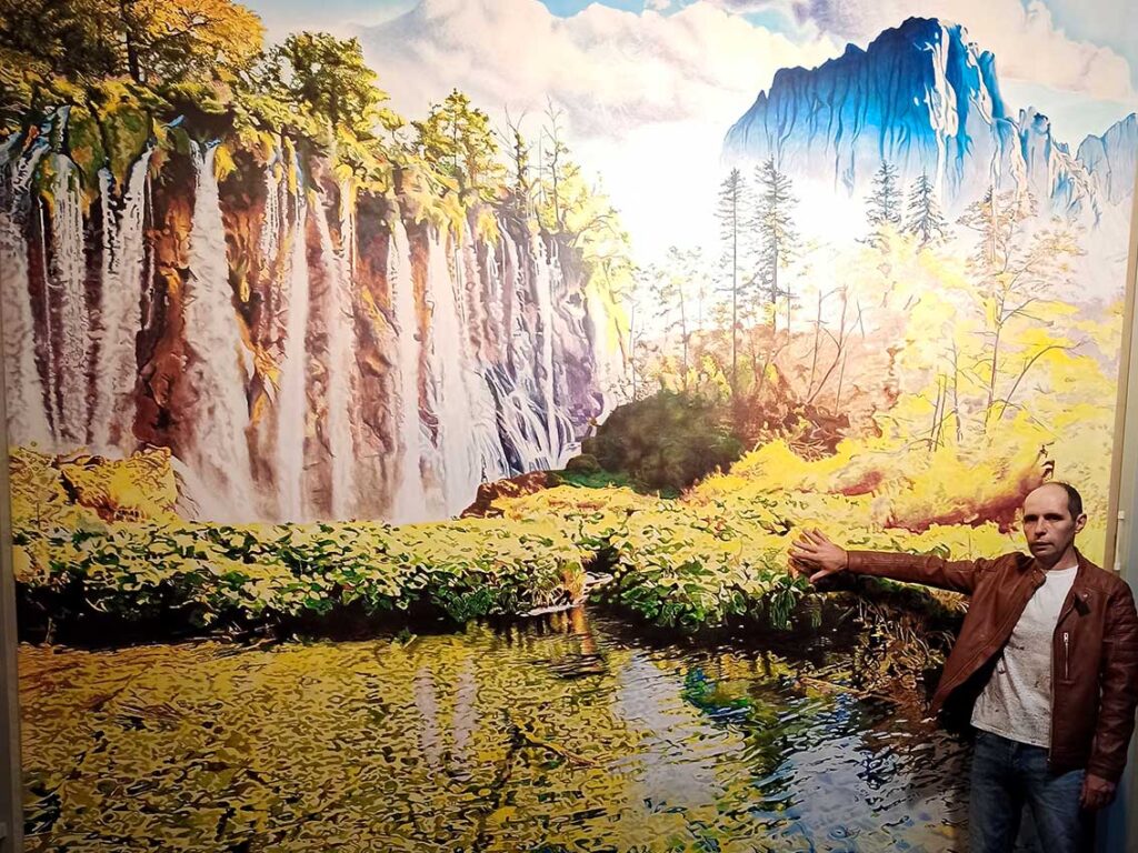 Изображение художественная роспись стен водопад
